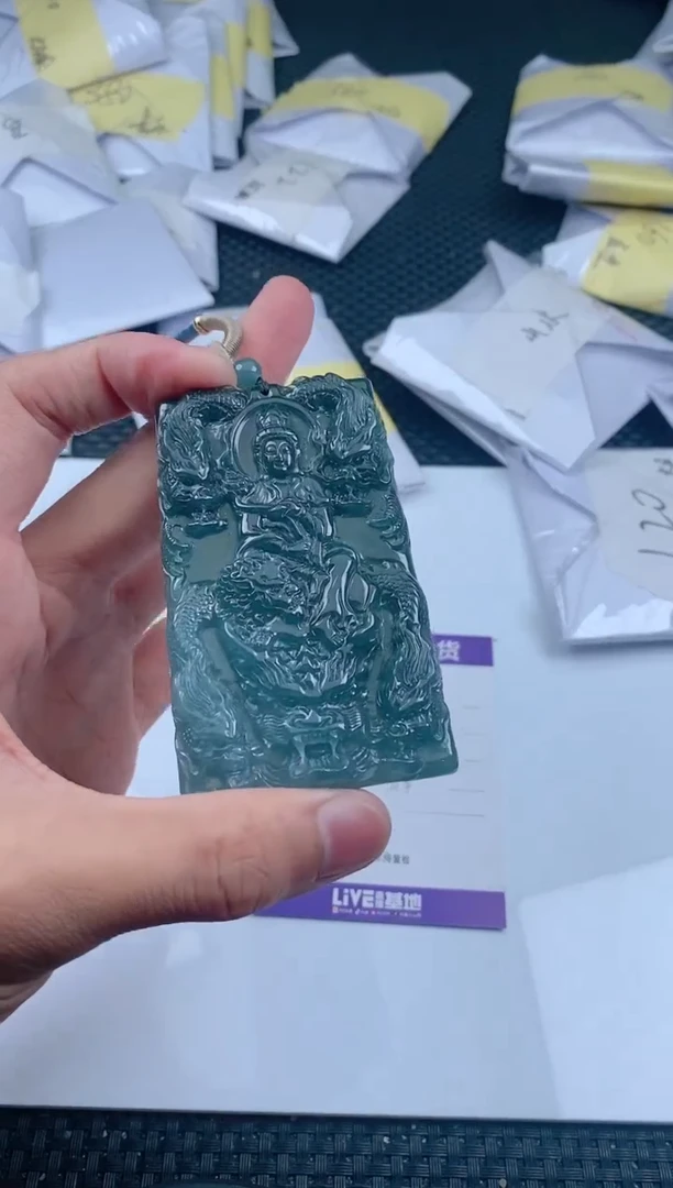 翡翠未镶嵌颈饰