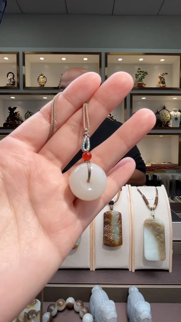 颈饰未镶嵌和田玉苏