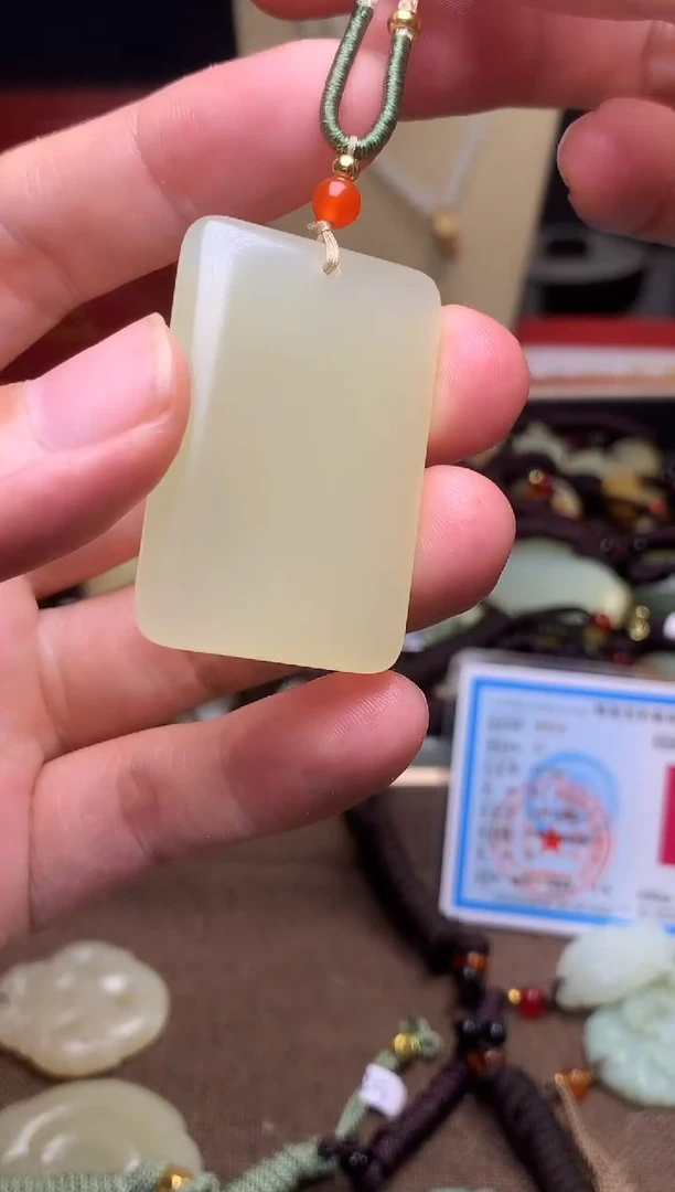 玉新疆料青海料清水吊坠