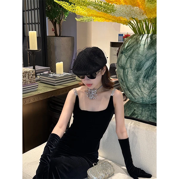 LUXURYMEMO【月光女神】高级感丝绒钻饰花边肩带显长裙