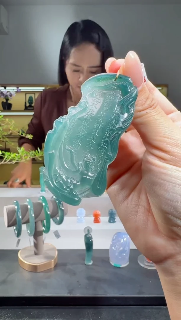 吊坠(赠链)未镶嵌翡翠吊坠（多样性发其一）