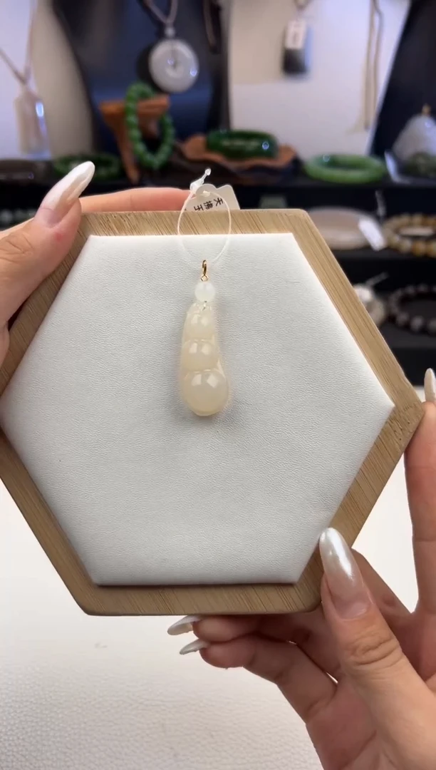 吊坠(不含链)18K金镶嵌和田玉699