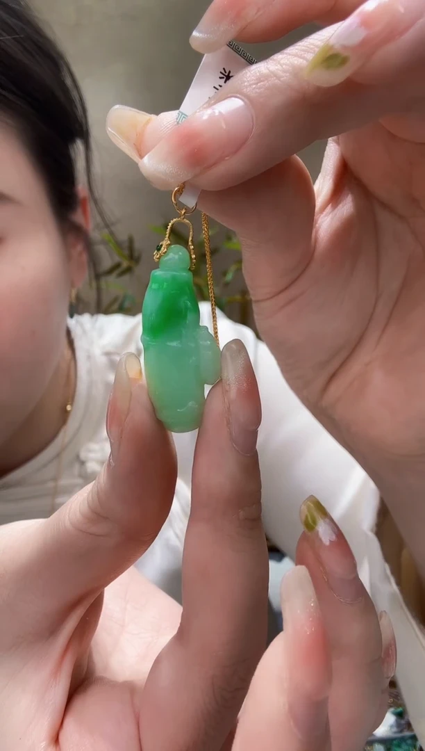 翡翠未镶嵌颈饰吊坠