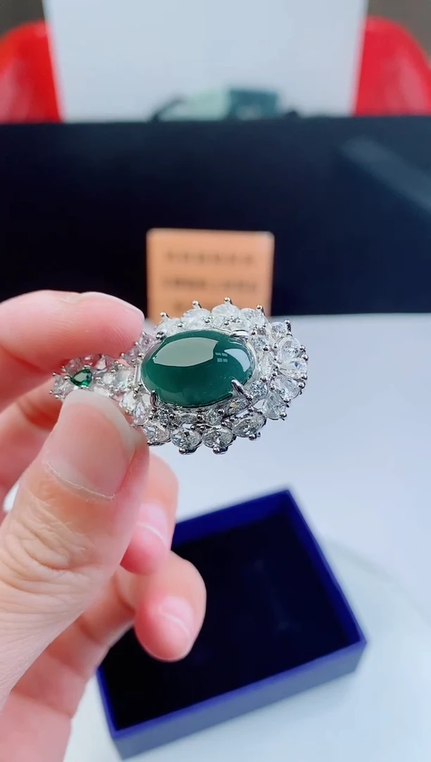 颈饰未镶嵌翡翠