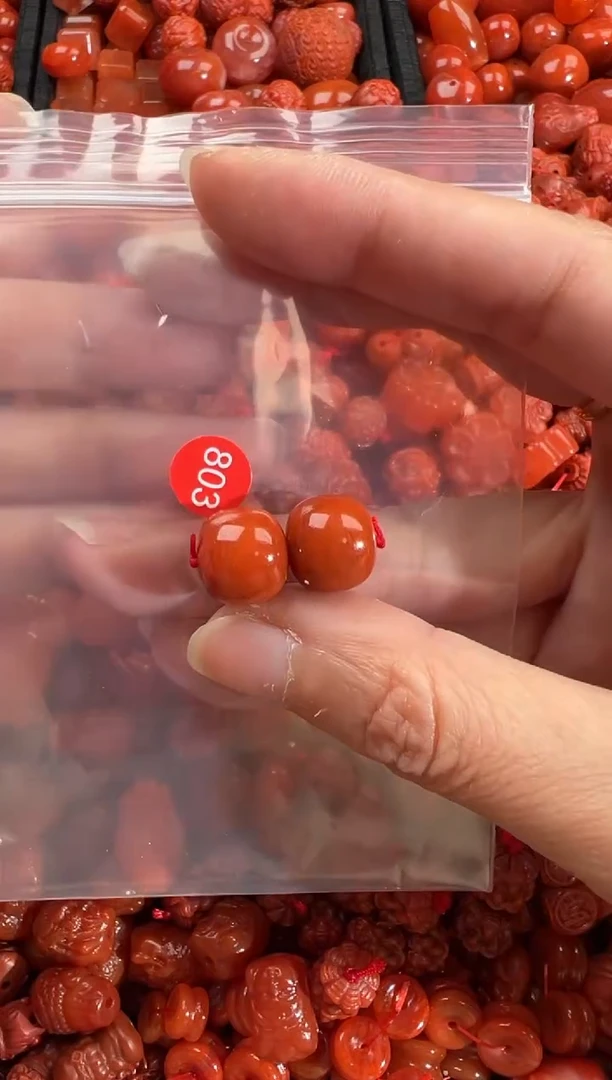 南红玛瑙未镶嵌颈饰1