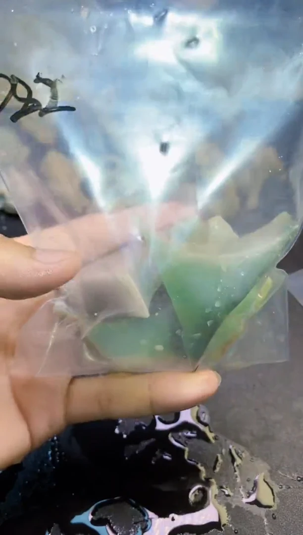 翡翠未镶嵌颈饰天然翡翠082