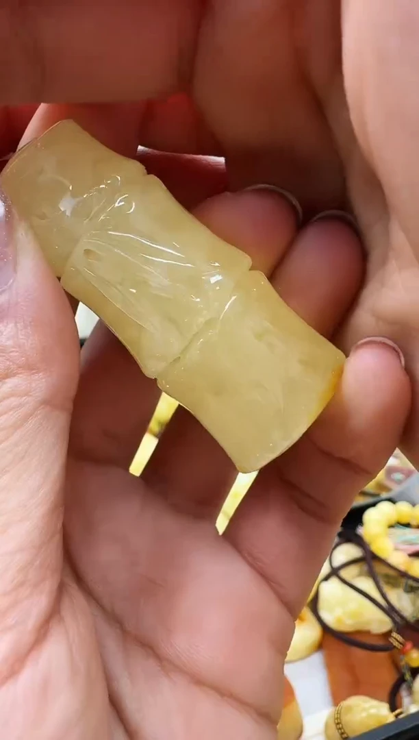 【闪购商品】琥珀裸石未镶嵌挂坠