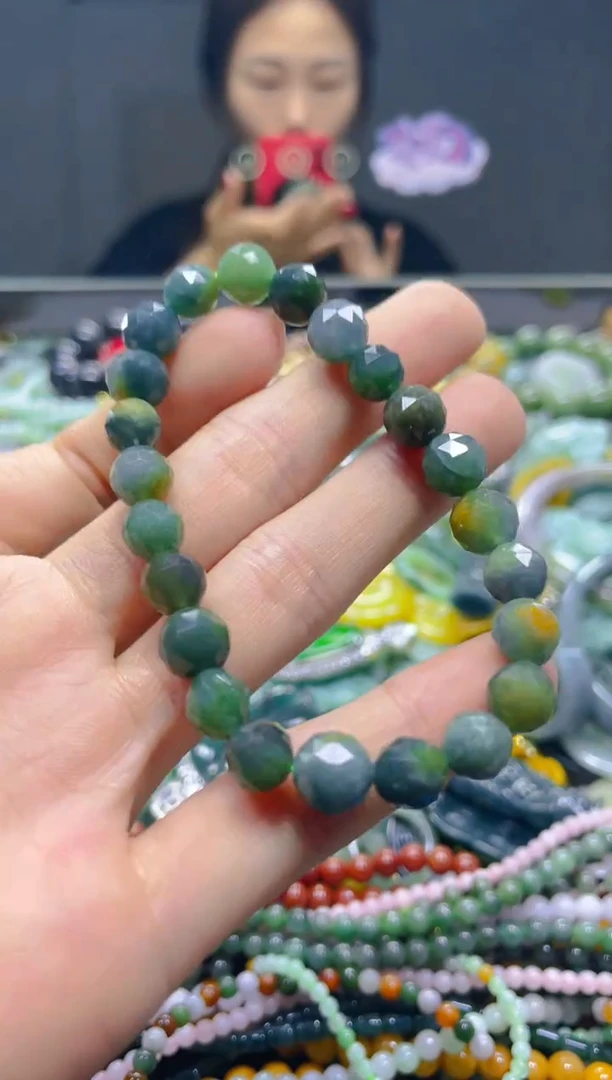 颈饰未镶嵌翡翠8MM/C/翡翠A货，一件也是批发价
