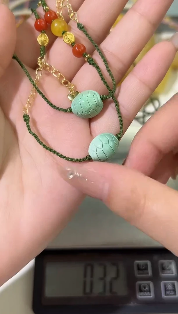 未镶嵌绿松石锁骨吊坠天然绿松石锁骨吊坠多样性发一条