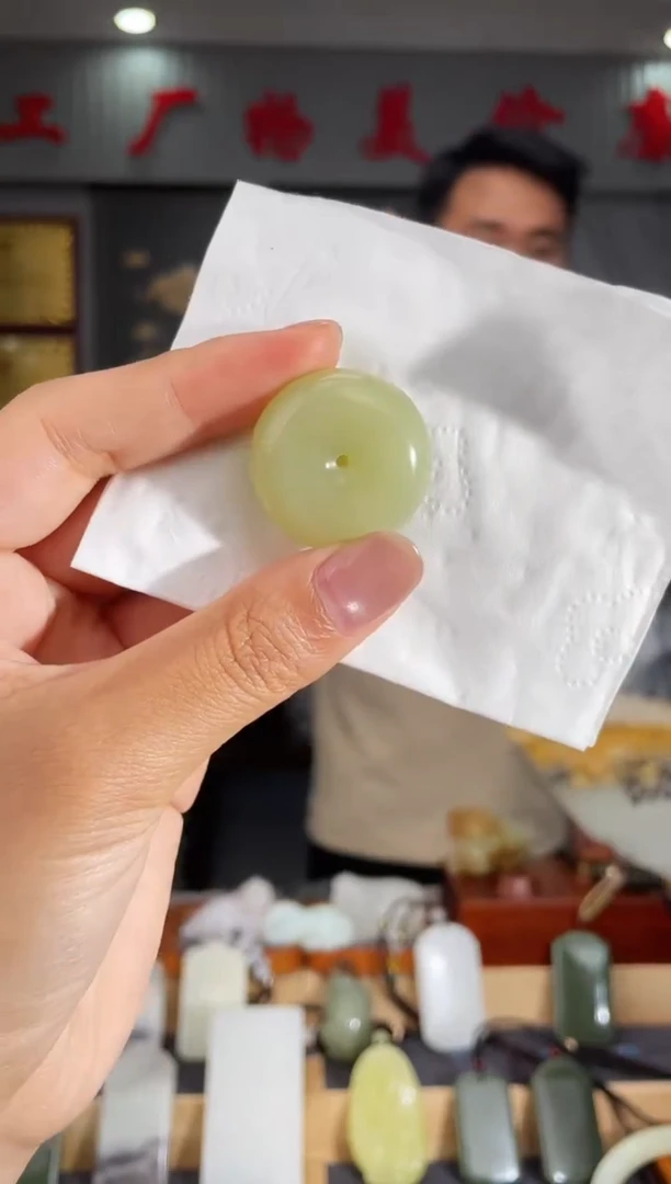 和田玉未镶嵌颈饰1