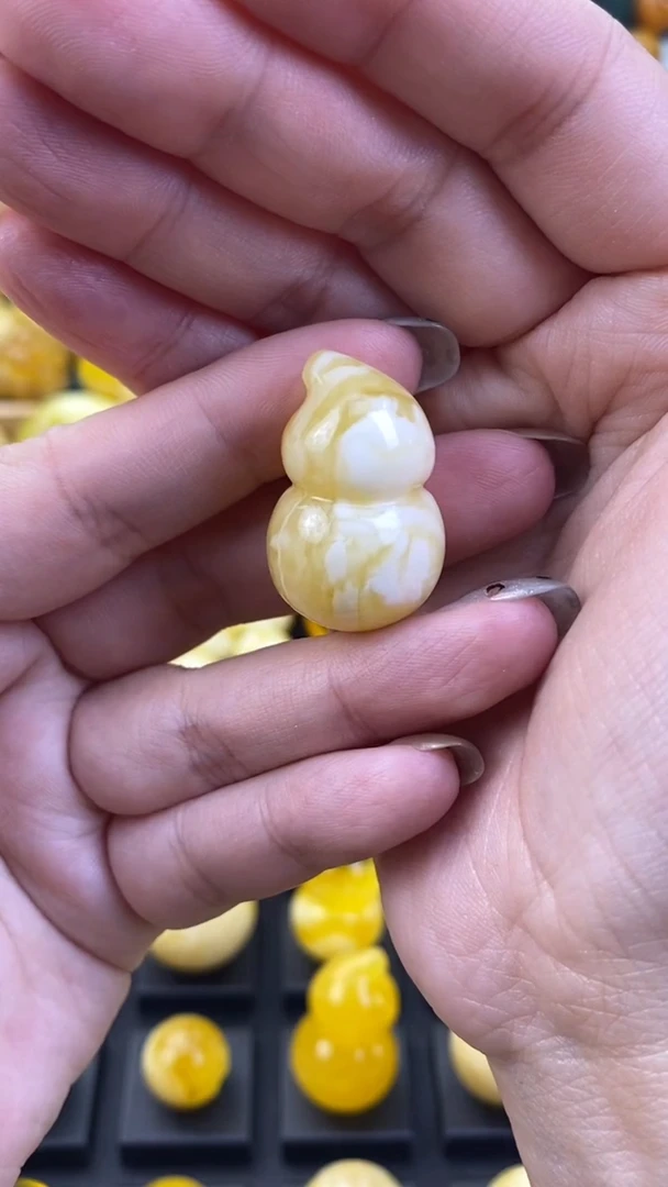 【闪购商品】琥珀裸石未镶嵌月.24