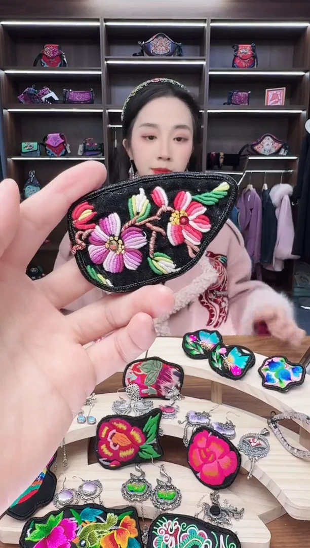 织绣7蒙阿苏苗绣传承店