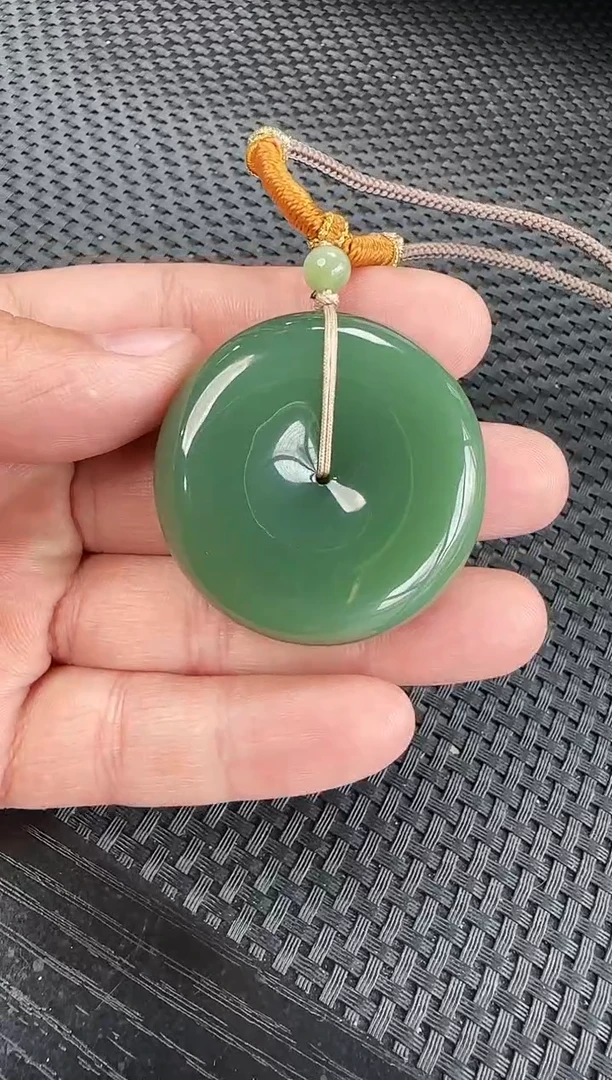 和田玉未镶嵌颈饰粉青平安扣