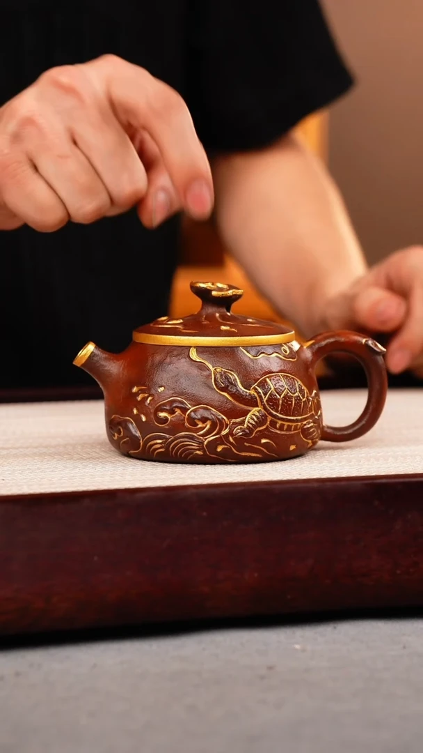 茶壶紫砂紫泥 灵芝钮玄武 刻绘