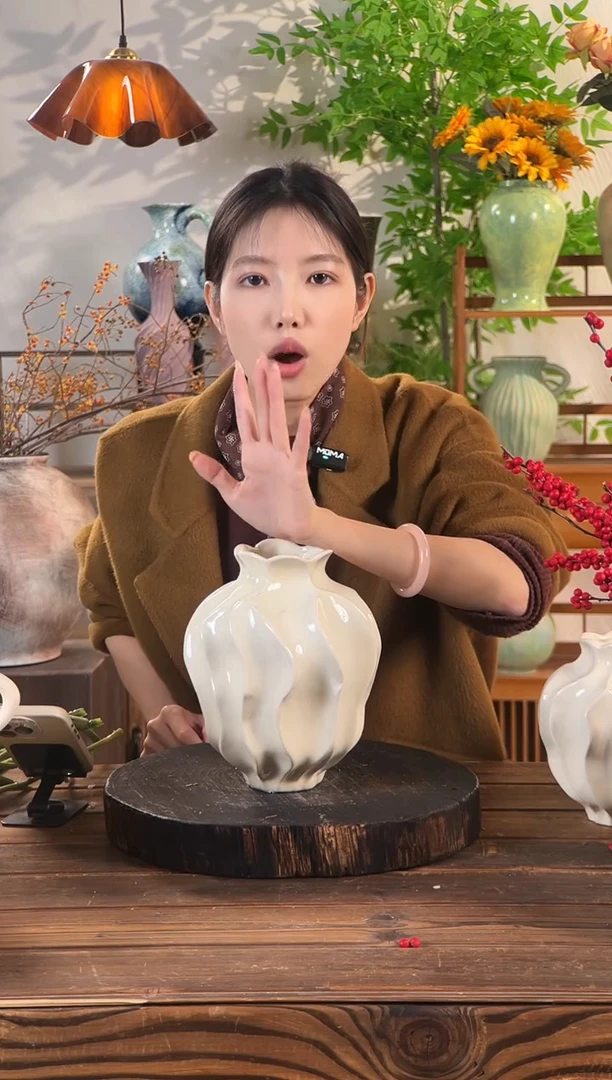 【白色丝瓜纹中号花瓶】