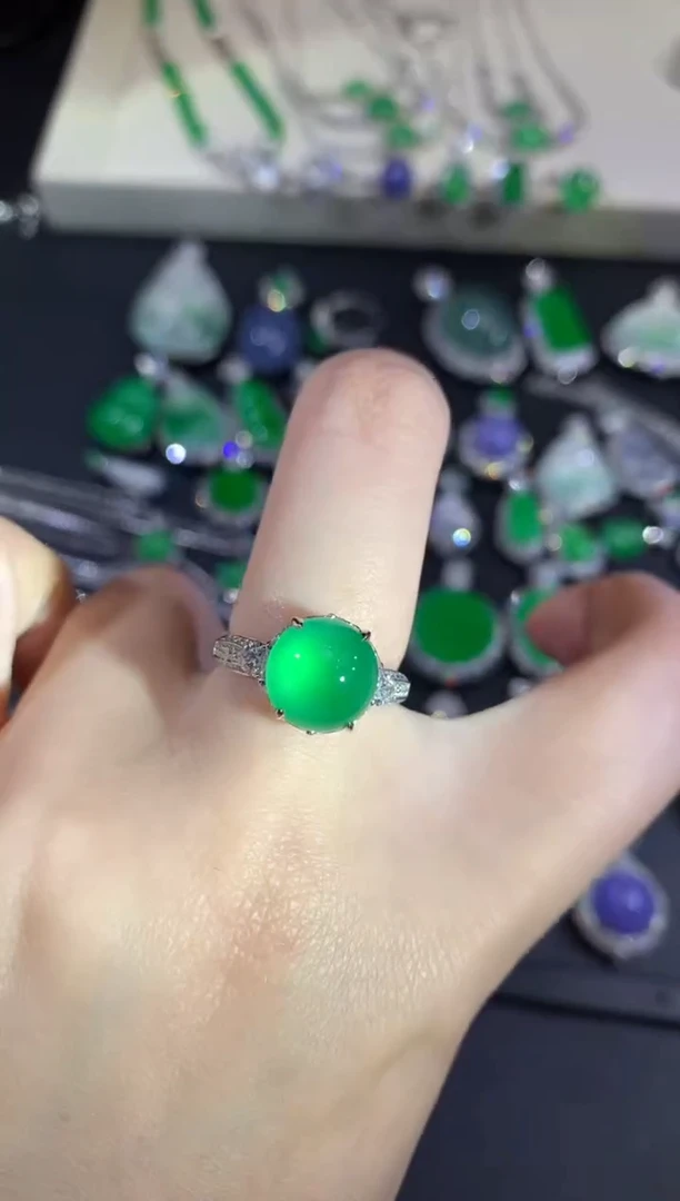 18K金镶嵌戒指翡翠君*88-戒指69800