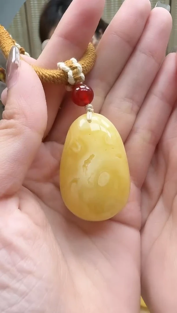 未镶嵌琥珀裸石如图