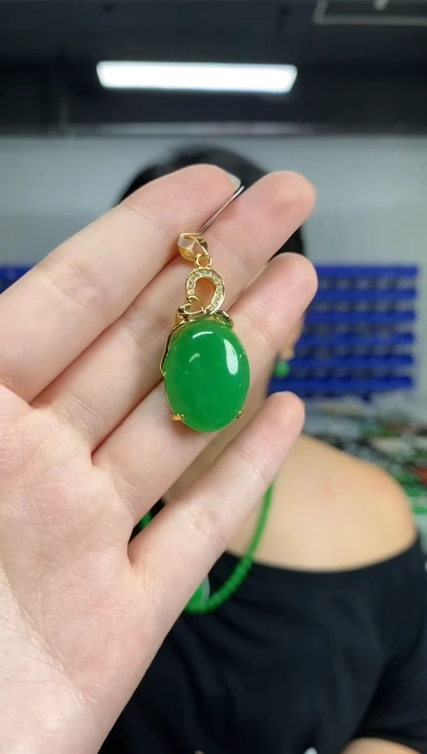 颈饰未镶嵌翡翠多样性发其一颜色微差