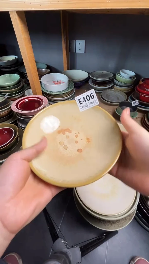 瓷片行**听E406  黄结晶三足盘