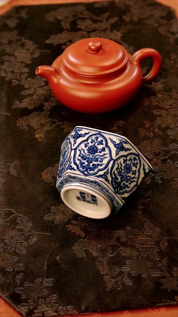 余*明舜瓷六方杯