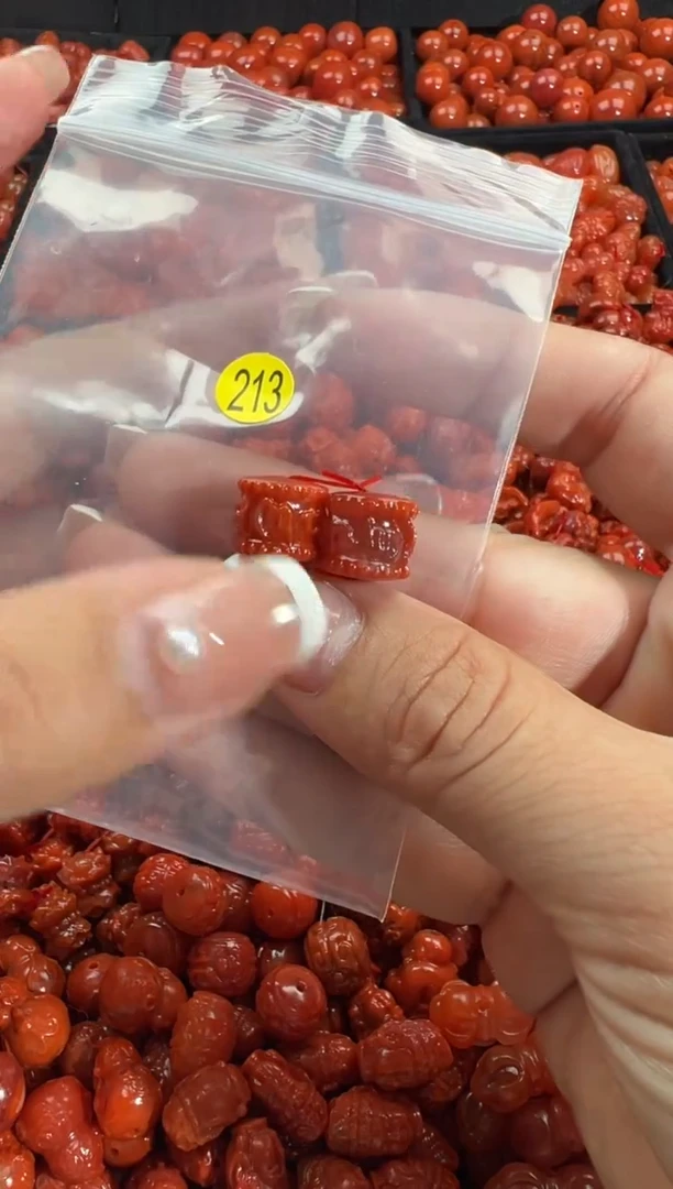 颈饰未镶嵌南红玛瑙1
