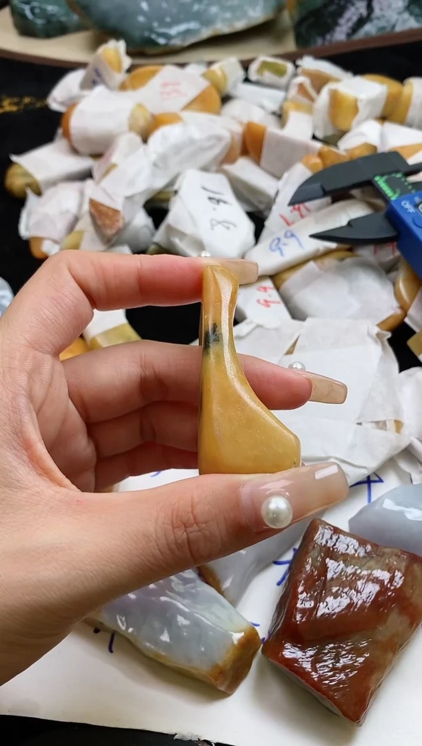 翡翠裸石翡翠挂件裸石