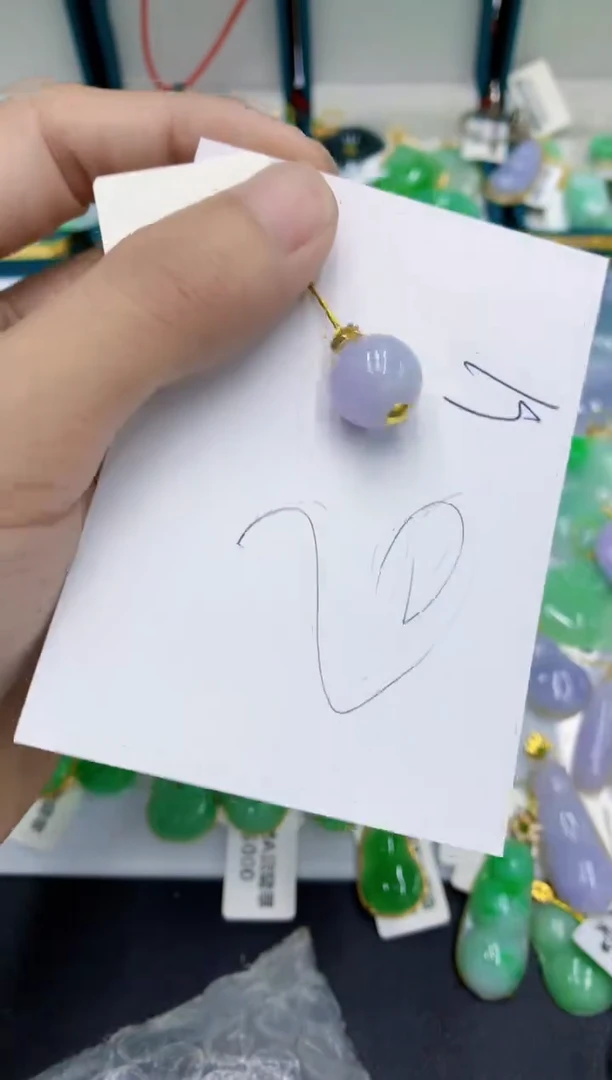翡翠挂件未镶嵌翡翠