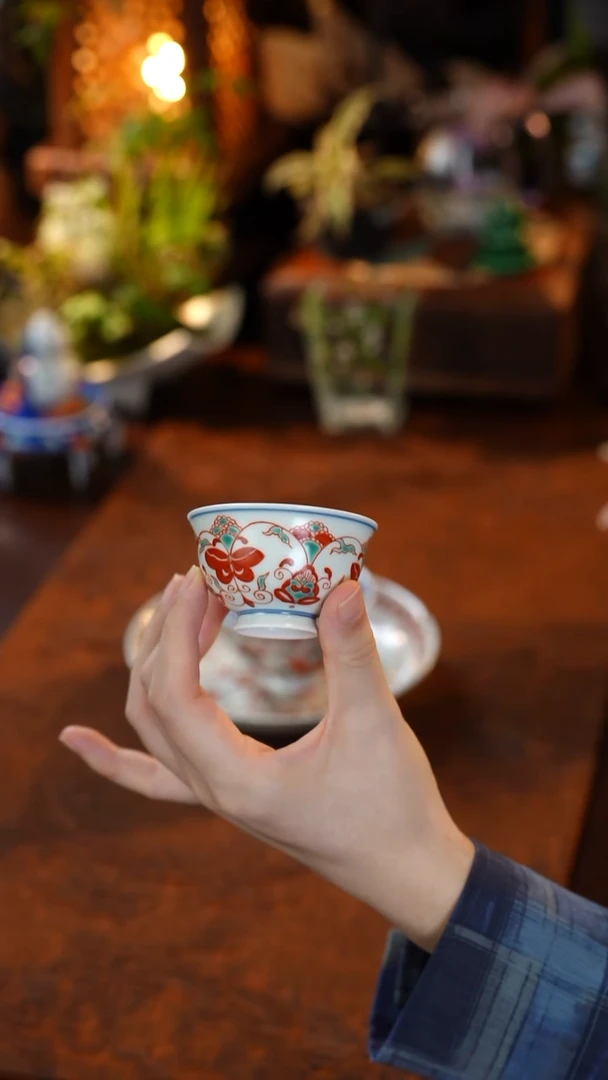 红绿彩蝴蝶杯