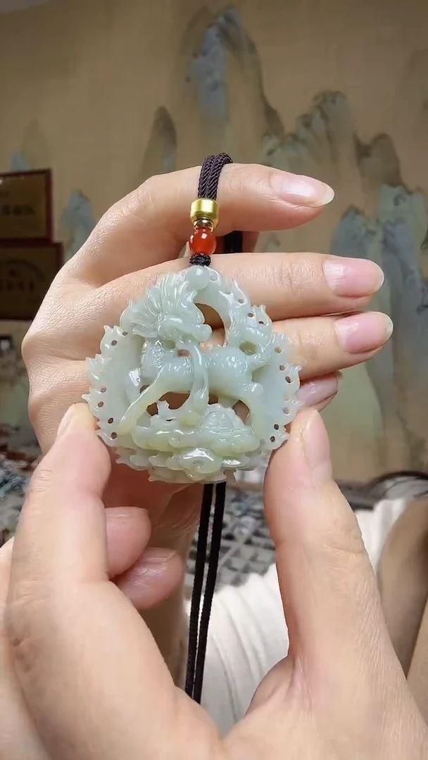 颈饰未镶嵌和田玉.