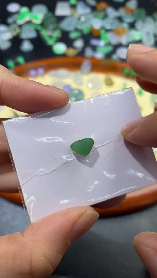 定制翡翠未镶嵌翡翠毛货~