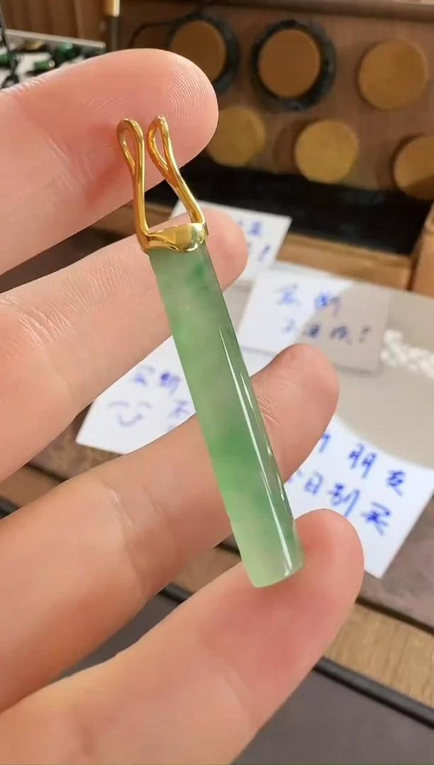 吊坠(不含链)18K金镶嵌翡翠吊坠 买断不退换
