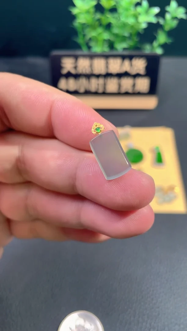 颈饰18K金镶嵌翡翠翡翠