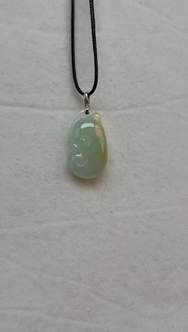 颈饰18K金镶嵌翡翠挂件