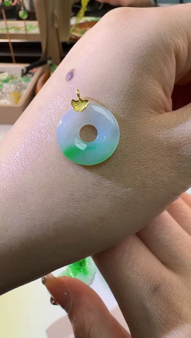 【闪购商品】翡翠颈饰18K金镶嵌缅甸A货翡翠吊坠
