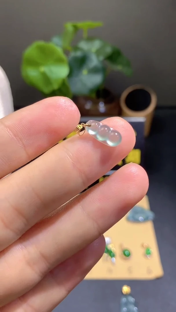 颈饰18K金镶嵌翡翠翡翠A货
