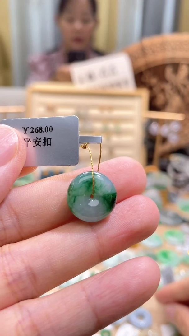 颈饰未镶嵌翡翠平安扣