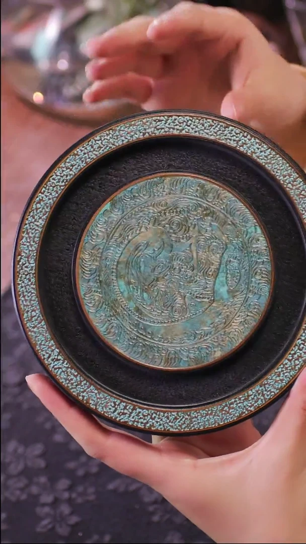 壹藏贰宝青铜图案小壶承