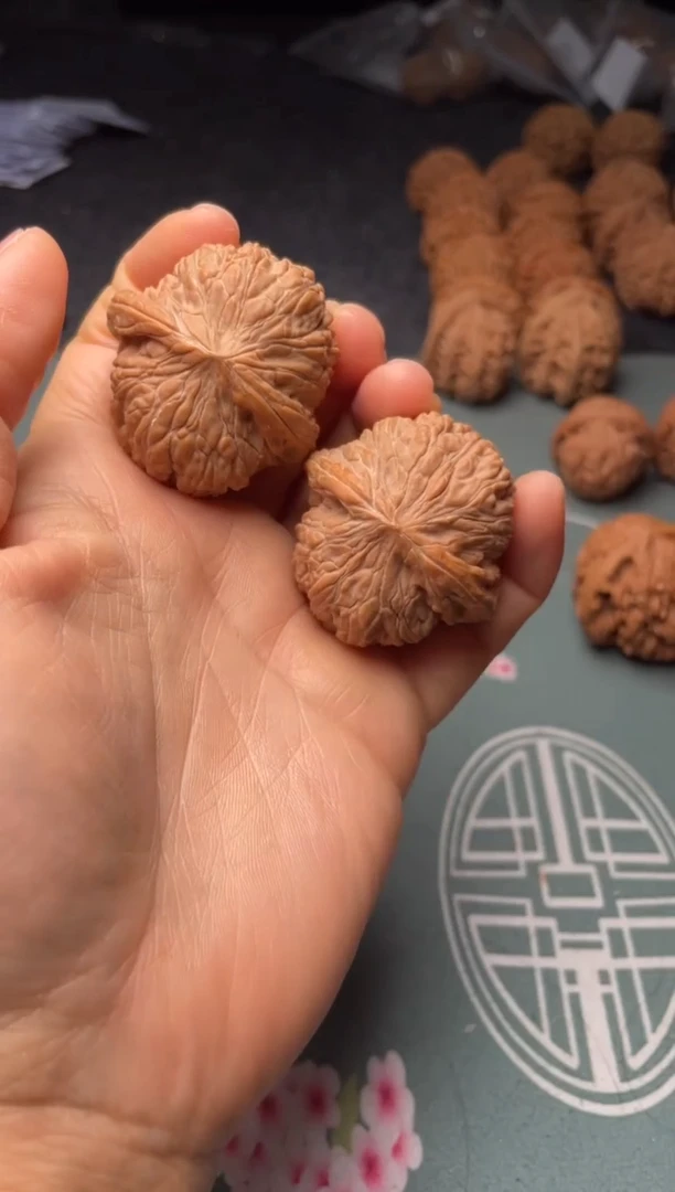 把件文玩核桃w88  绣球   39尺