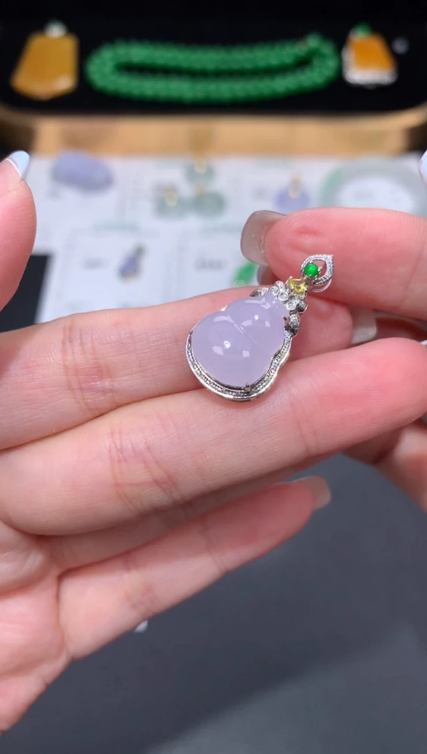 18K金镶嵌定制翡翠自营供应 48小时鉴赏期