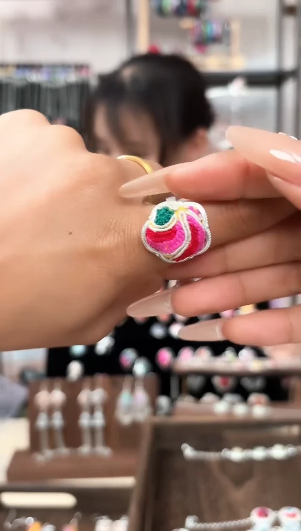 【闪购商品】织绣织绣民族风老绣饰品235