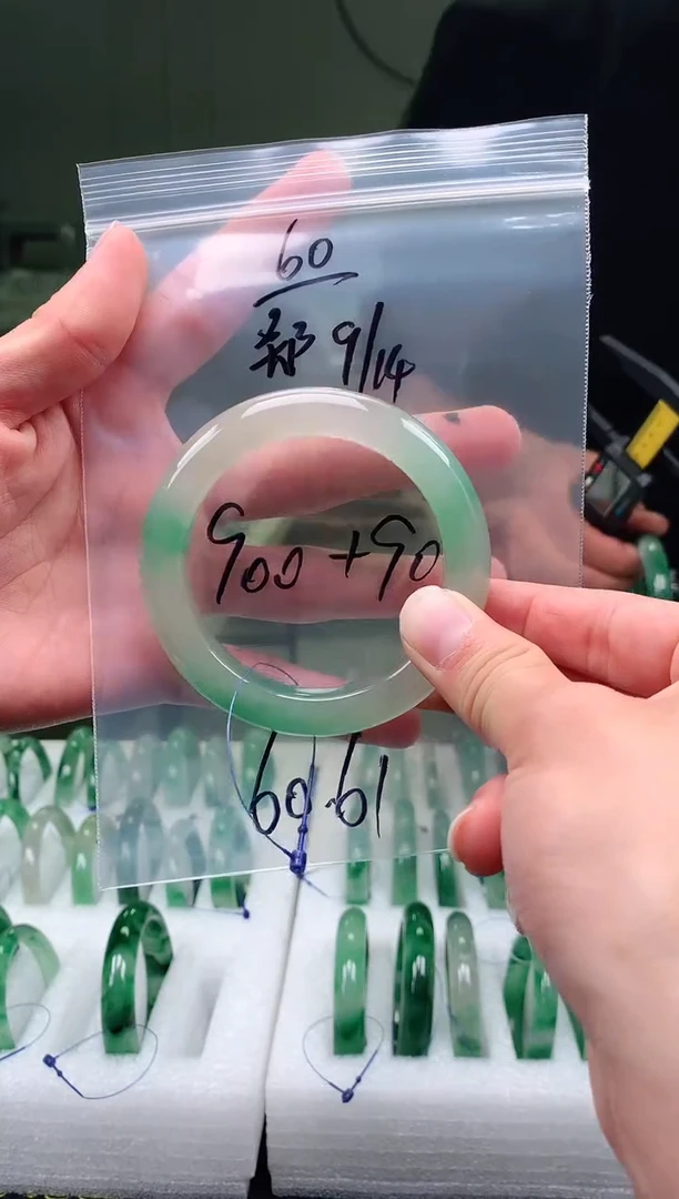 未镶嵌非洲翠石英质玉非洲翠手镯60-61圈口60号