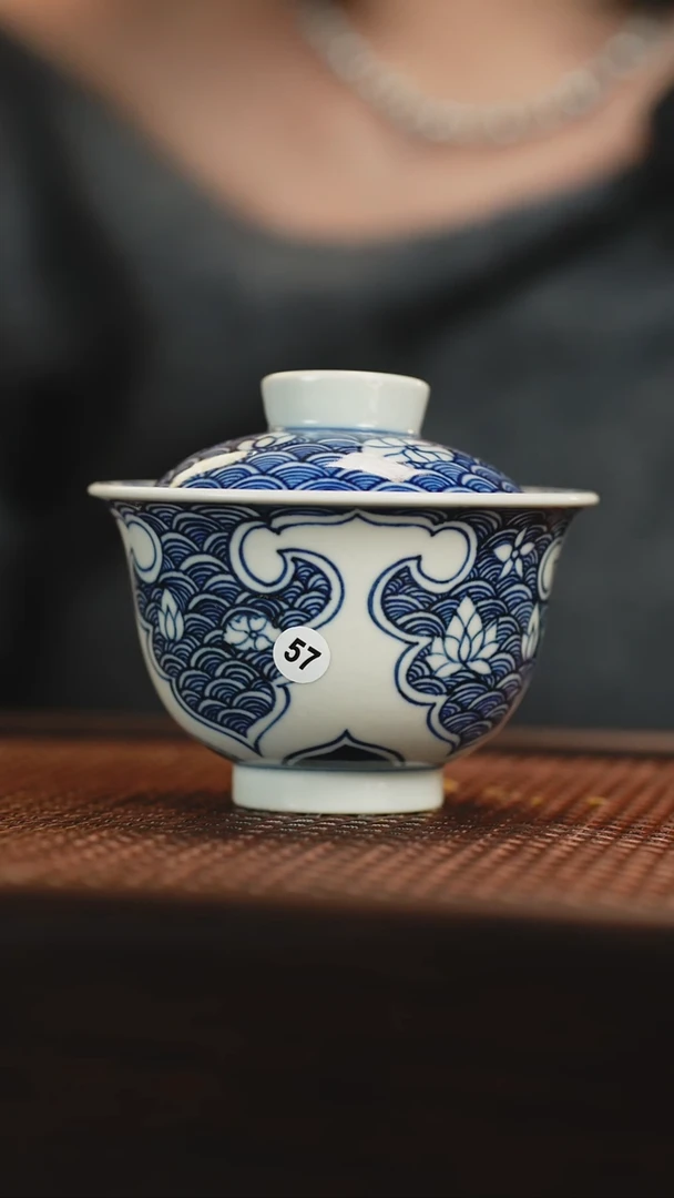 57莲叶开窗盖碗