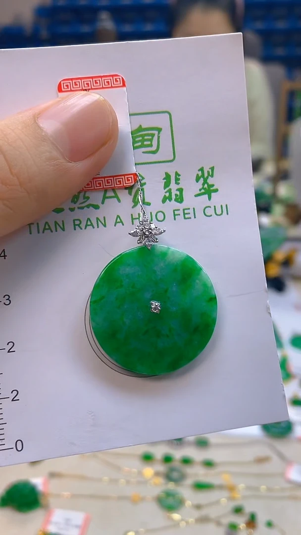 颈饰18K金镶嵌翡翠新号开播 全场乱卖