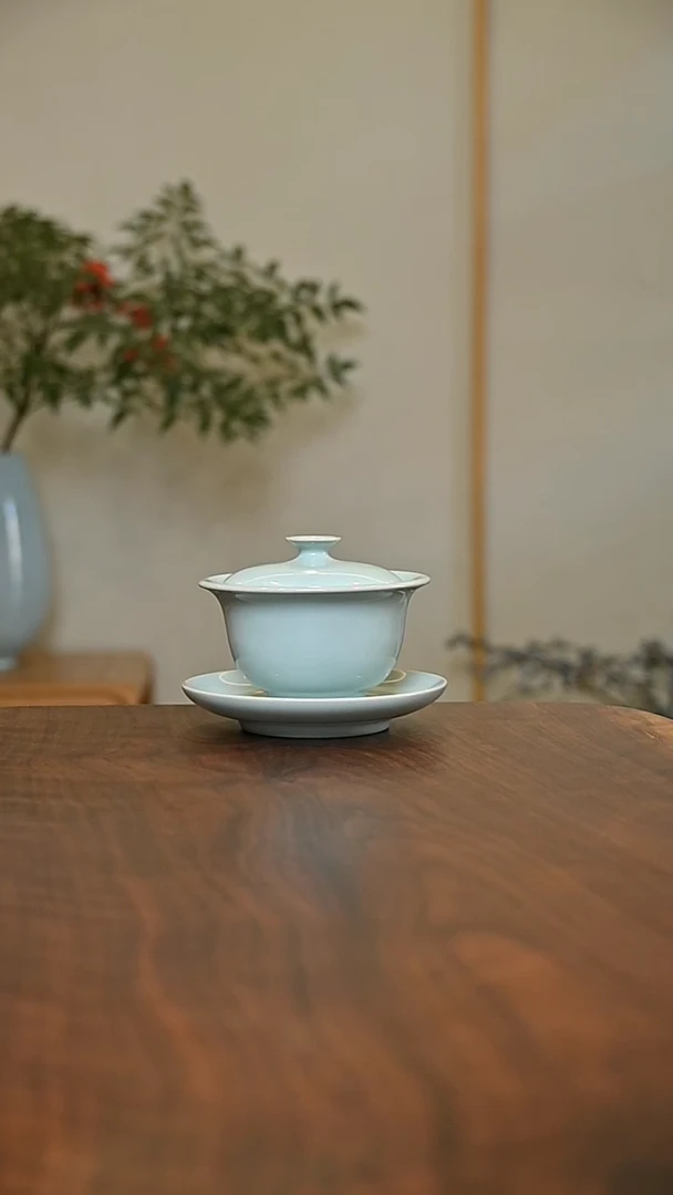 元宝盖碗 天青 微瑕 朱法喜款