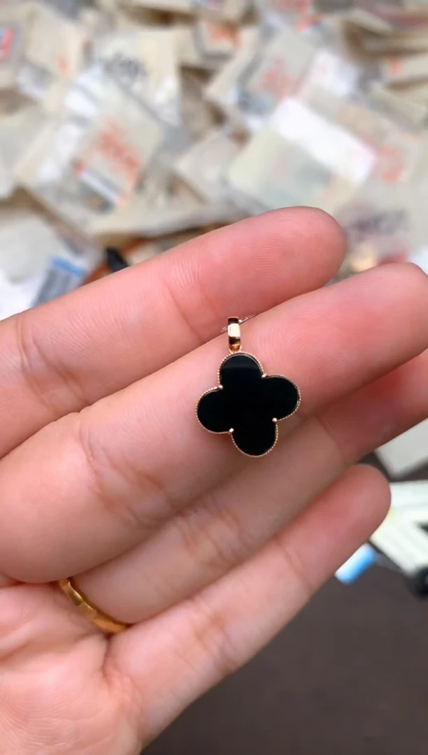 18K金镶嵌挂件翡翠—