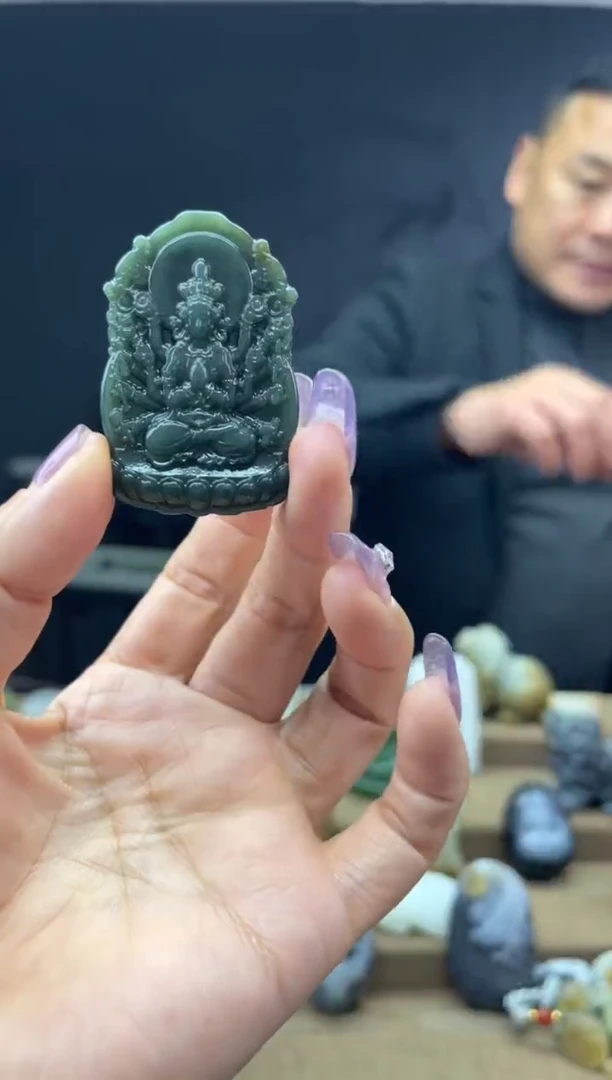 颈饰未镶嵌和田玉1