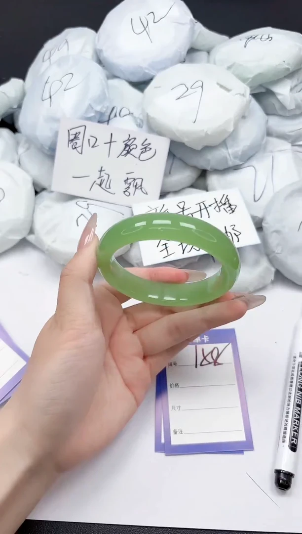 未镶嵌手镯石英质玉158/60.2