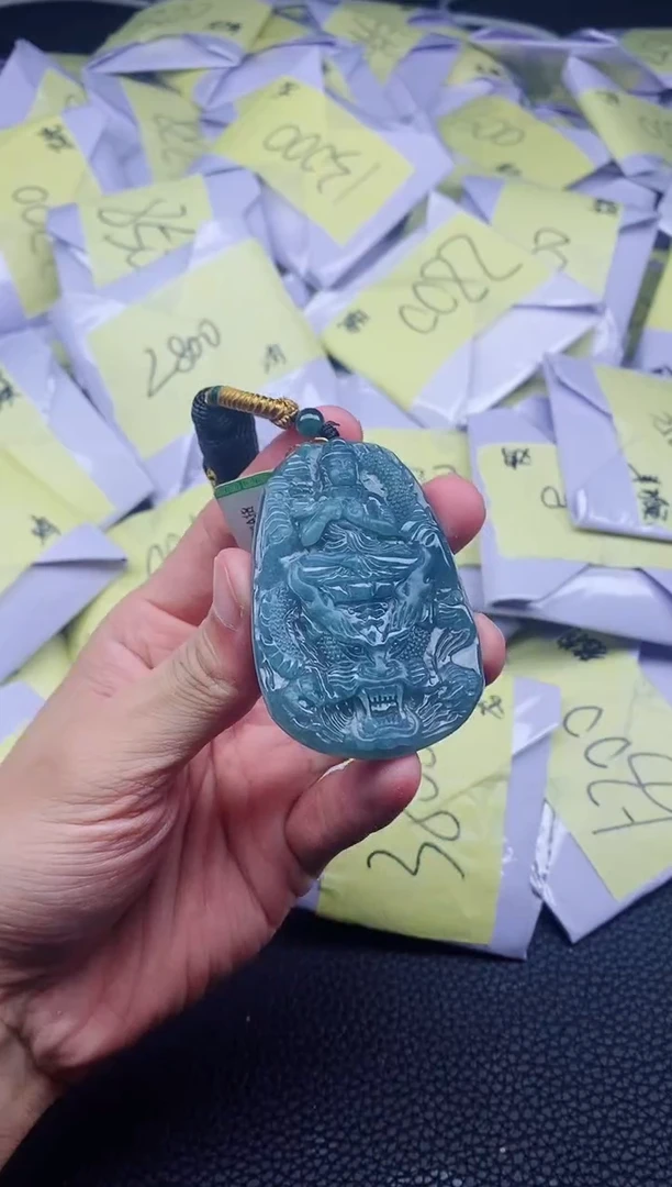 翡翠未镶嵌颈饰