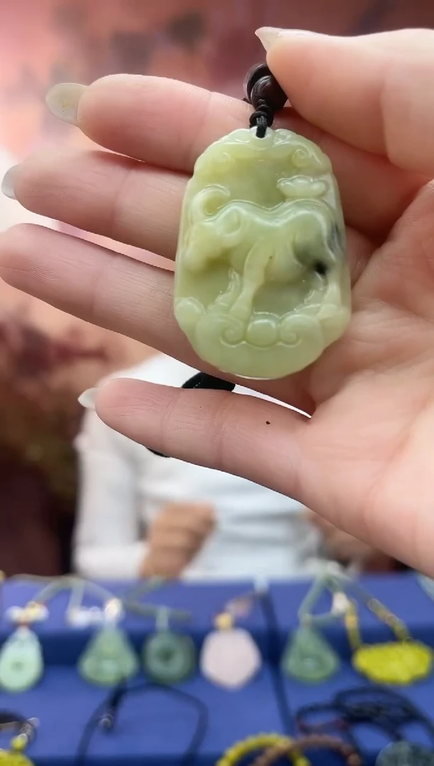 未镶嵌岫玉吊坠·