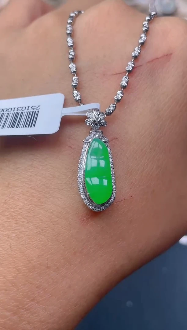 18K金镶嵌定制翡翠天然翡翠蛋面40